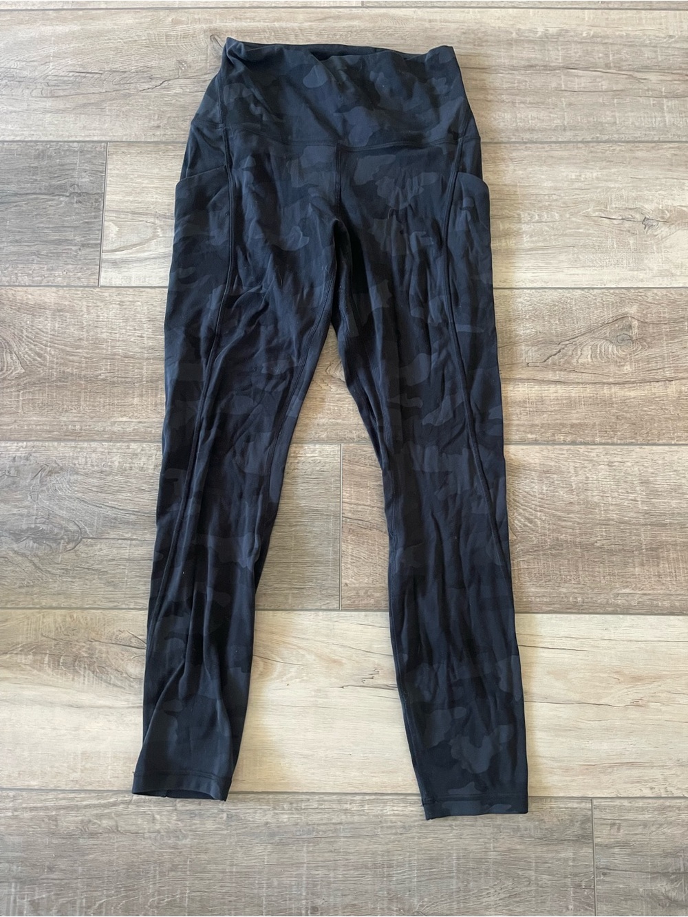 Lululemon Black Camo High Rise Leggings with Pockets Size 6